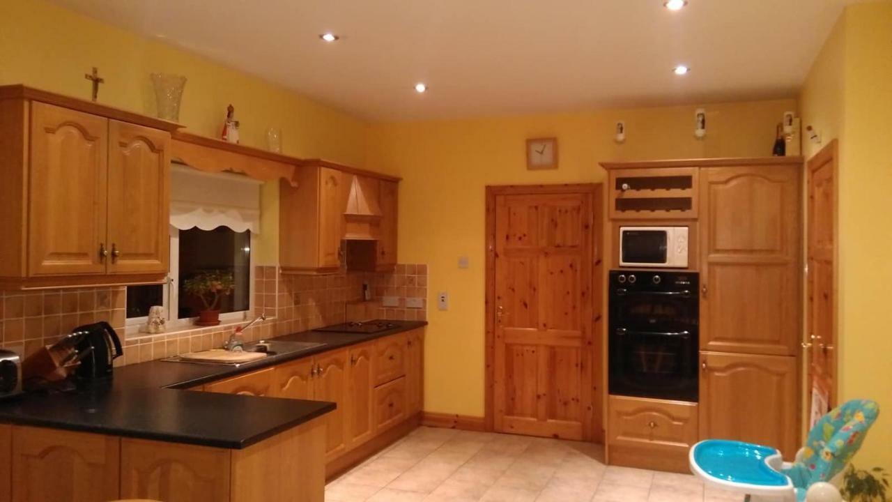 Warm And Welcoming Family Home Ballinrobe Exterior photo